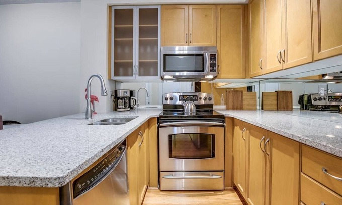 Yorkville Apartment | Downtown Toronto Chic 1 Bedroom
