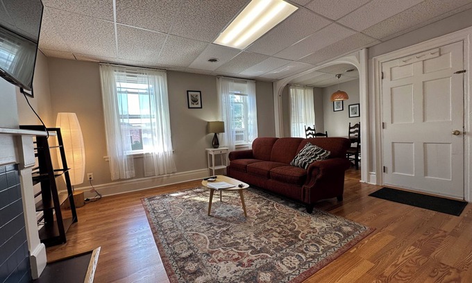 Troy Apartment | Downtown Troy Cozy, Quiet, Sunny- 1Bed - Laundry