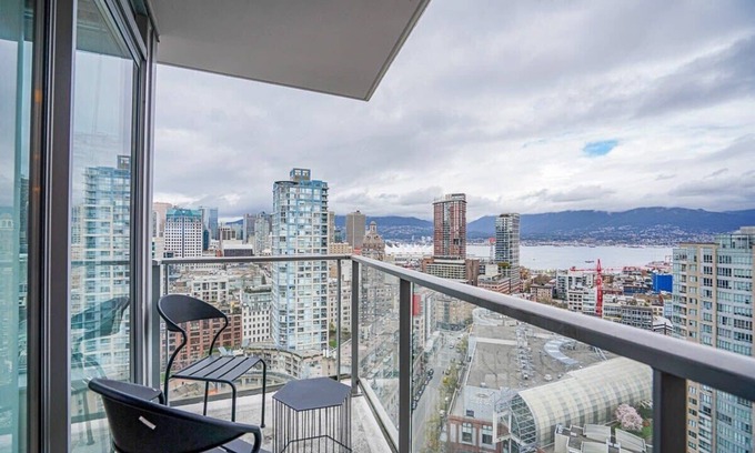 Crosstown Apartment | Downtown Unit+Spectacular Views