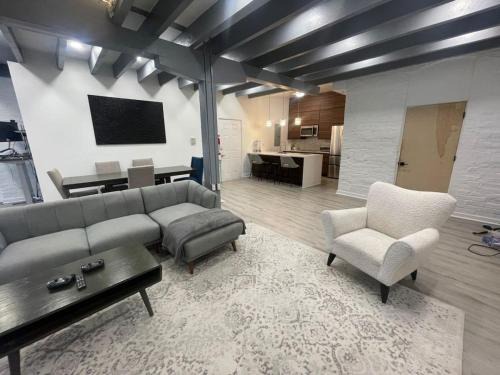 Downtown Richmond Apartment | Downtown Vibes 2BR Parking Bikes