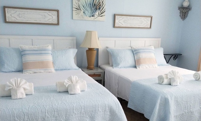 Sandusky House | DOWNTOWN VICTORIAN. WALK TO CP, FERRY BOATS, BARS & CAFES. SLEEPS 23, BOOK NOW!