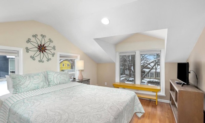 Saugatuck Apartment | Downtown View - One Bedroom Apartment, Sleeps 2