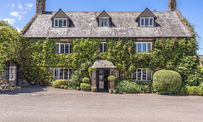 Bilbrook Cottage | DRAGON HOUSE, pet friendly, luxury holiday cottage in Dunster