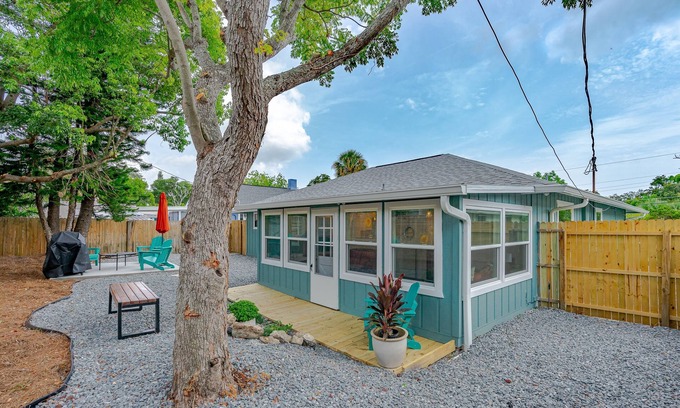Holly Hill House | Dragonfly Landing: Close to Everything