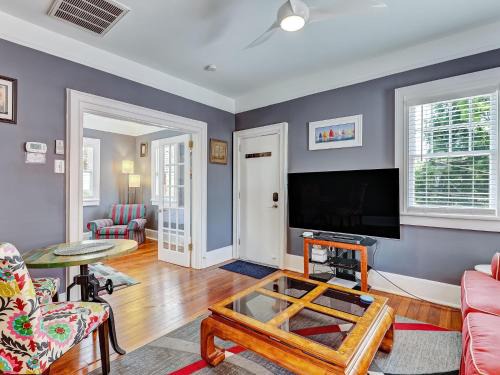 Thomas Square Apartment | Drayton Place Carriage Unit 2
