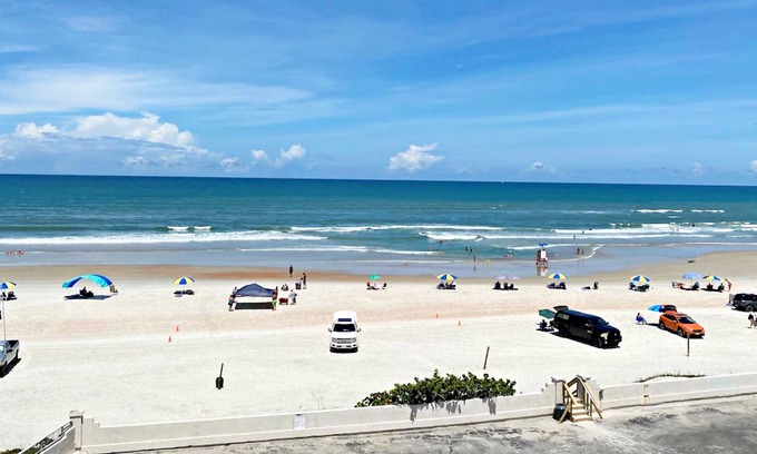Daytona Beach Condo | Dream Beach Escape at Daytona Beach, FLn