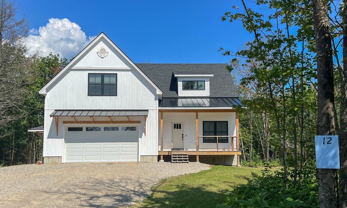 Conway House | Dream home with deck, grill, fast WiFi, lawn, washer/dryer, & games