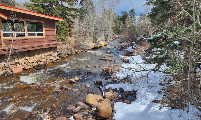 Estes Park Hotel | Dream River Front Suites R2
