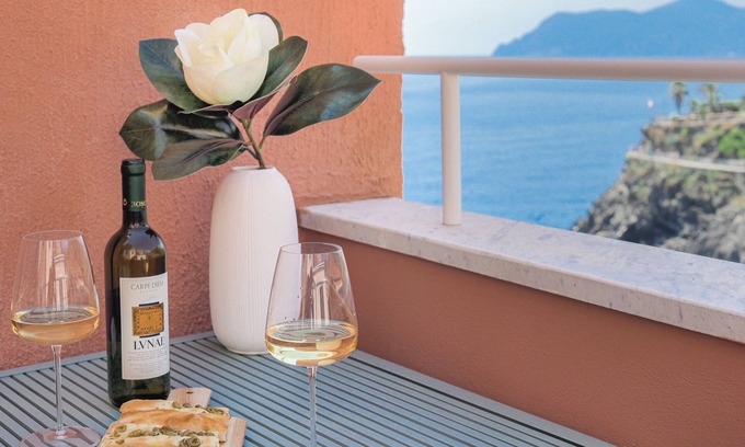 Manarola Apartment | DREAMERS SEA VIEW