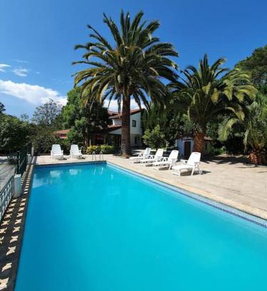 Getxo Villa | Dreams and friends on the coast of Bilbao.