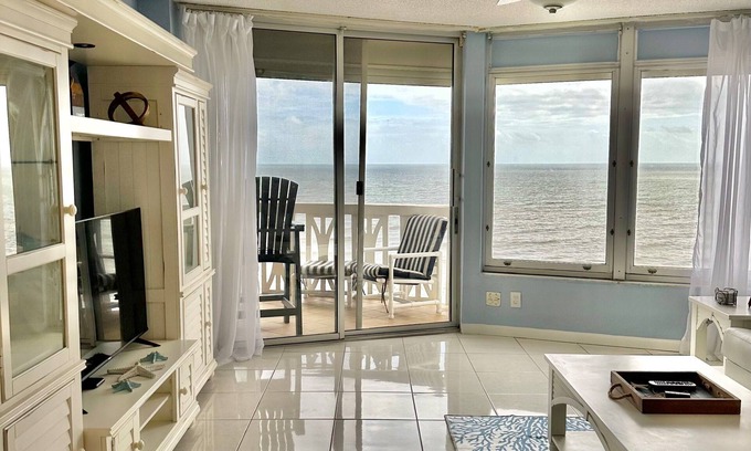 Ormond Beach Condo | Dreams Come True! Charming 2-bedroom beachfront condo in delightful Ormond Beach