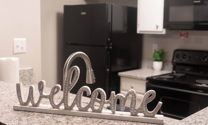 Sherwood Park Apartment | Dreamy Stay Bridgestreet Towne Center/Redstone Arsenal