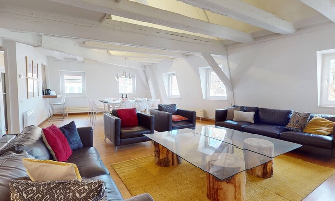 Old Town Apartment | dreyfus duplex city center ac 3br 2bth 165m2