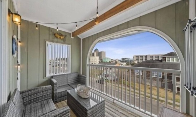 Carolina Beach Villa | DRIFTWOOD C1 (1-Bedroom Villa) by RedAwning