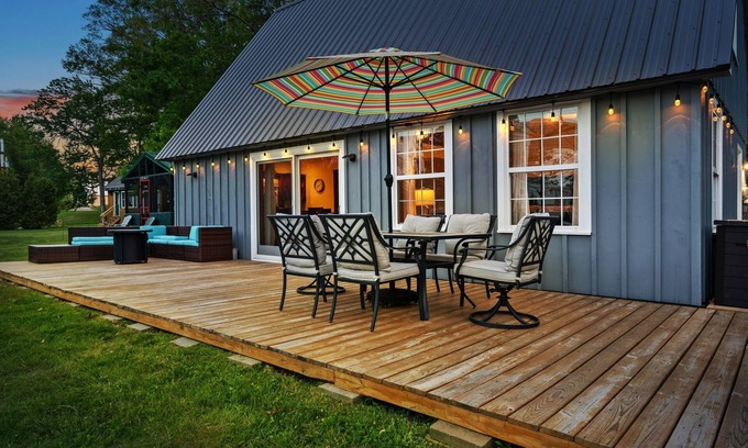 Belgrade Cottage | Driftwood Cottage with Cottages of Maine, Lake Great Pond, Dog Friendly, Kayaks