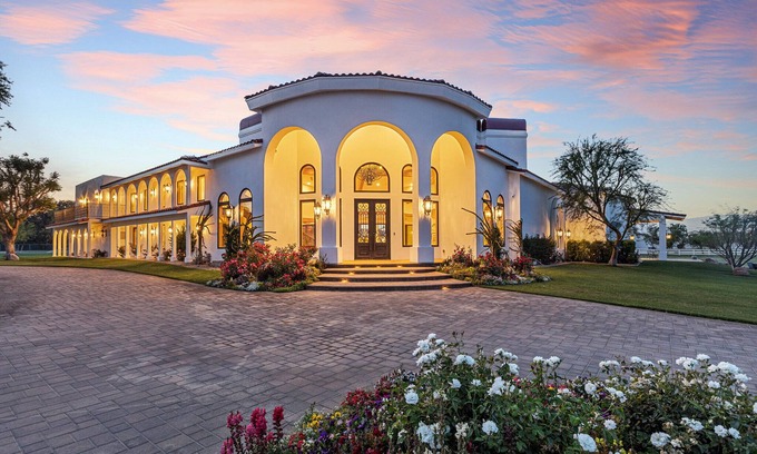 Indio House | Drop-dead gorgeous villa-all amenities-13 bedrooms!