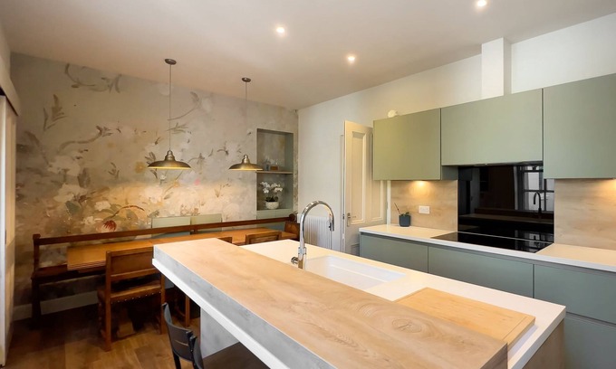St. Andrews Apartment | Drumcarrow - a beautifully renovated, spacious and modern 5 bedroom, 3 bathroom split level townhous