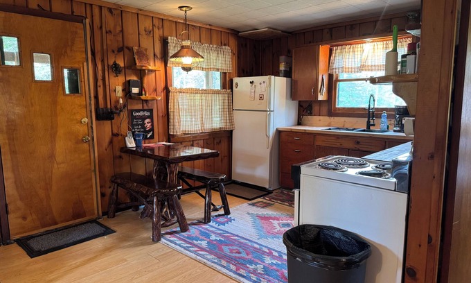 Drummond Island Cabin | Drummond Island Hotel & Vacation Homes - Ole Woodsy Nook