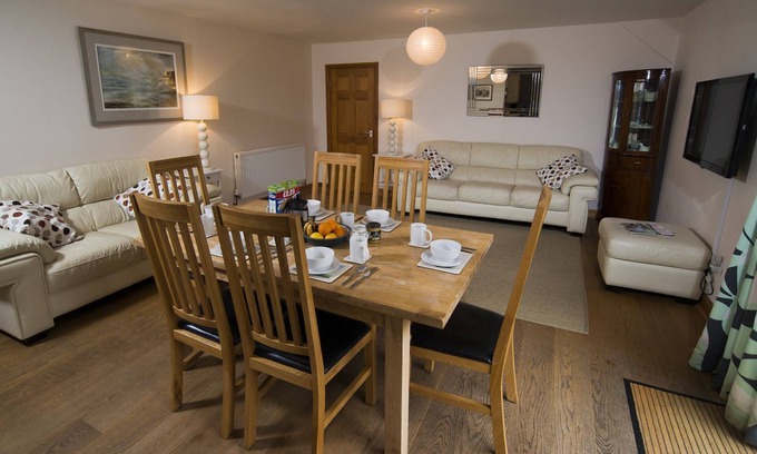 Rhyd-y-clafdy Cottage | Drws Nesa - sleeps 6 guests in 3 bedrooms