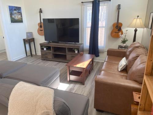 New Braunfels House | DT 323 Kessler Cottage