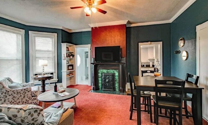 Clarksville Apartment | ❤DT Victorian Apt C❤~2br~Walk to DT/APSU~Firepit❤