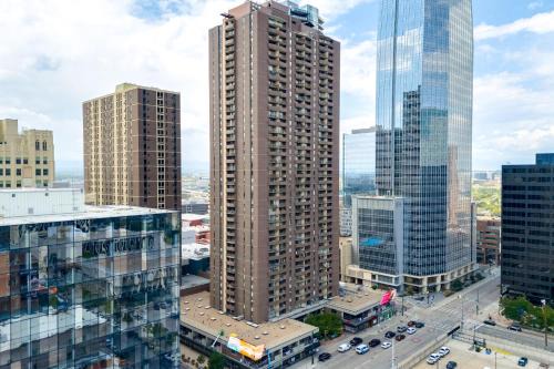 Downtown Denver Apartment | Dtwn Denver Condo with Mtn-View Balcony!