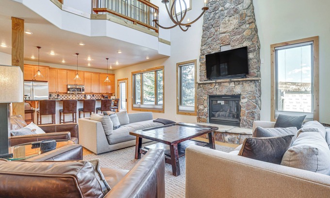 Frisco House | Dtwn Frisco Home w/Mtn View, 11 Mi to Ski Breck!