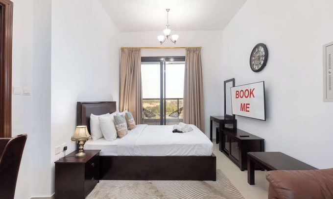 Dubai Sports City Apartment | Dubai Sports City sleeps 2 in a Great Location!