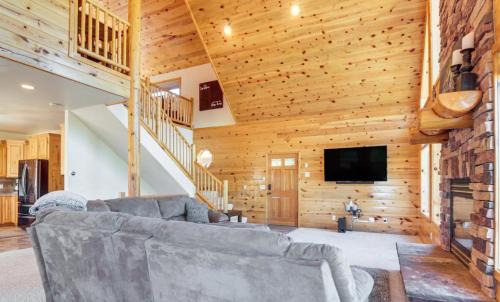 Long Valley Junction House | Duck Creek Cabin With Trailer Parking