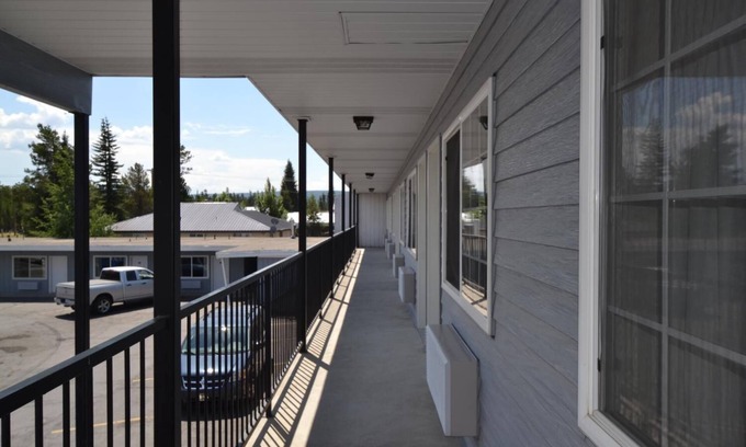 West Yellowstone Hotel | Dude & Roundup