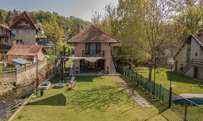 Mladenovac Villa | Dunavska Kuća