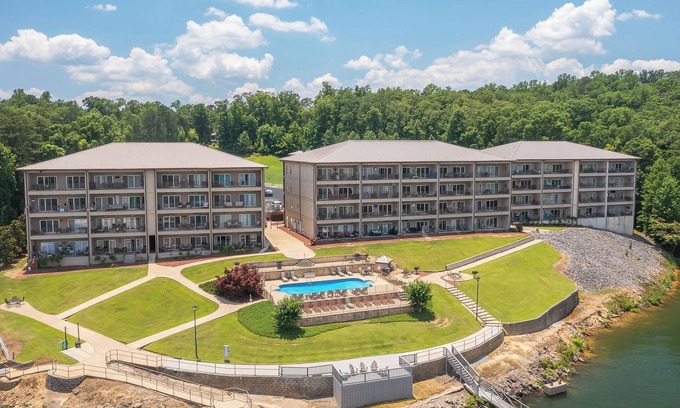 Jasper House | Duncan Bridge Condominium 112