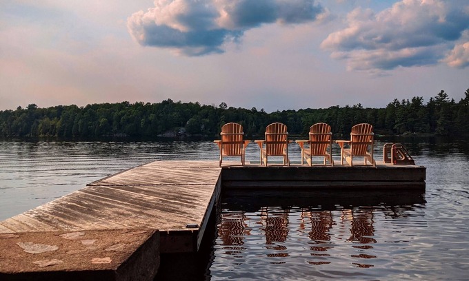 Whitestone Cottage | Dunchurch, Family-oriented Lakeside Cottage With NW View !