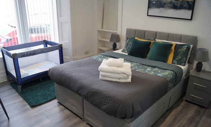 Dundee Apartment | Dundee 1-Bed Apartment - Sleeps 4 - Pet Friendly
