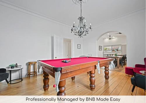 Bathurst House | Dunkley House - Large CBD Heritage Home, Sleeps 10