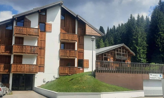 Les Gets Apartment | Duplex 2BR for 5 - Ski-In/Ski-Out, Garage, Free Shuttle
