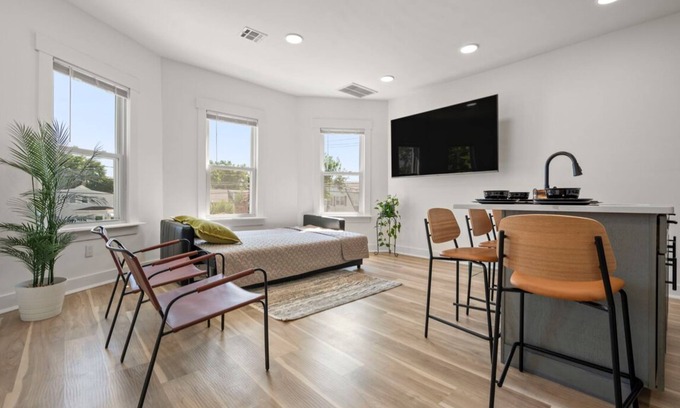 Fair Lawn Apartment | Duplex 4BR Sleeps 10/Parking+Laundry Near NYC