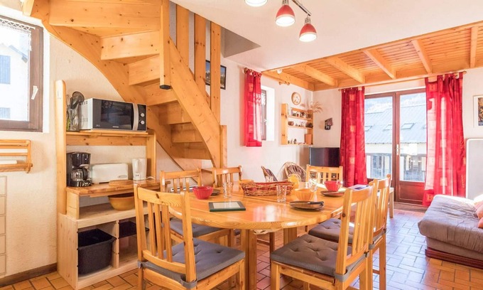 Monetier-les-Bains Apartment | Duplex Apartment with 3 Rooms and Cabin, Sleeps 6, South-Facing, Close to Amenities
