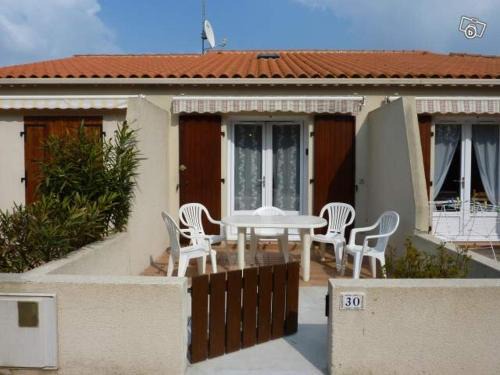 Brem Sur Mer Apartment | Duplex Brem Sur Mer Piscine Proximité Plage Parking 5 pers Max