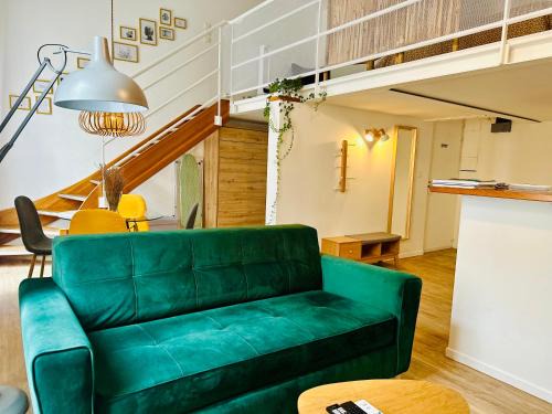 Avignon City Centre Apartment | Duplex-Ceiling height 1,9m-Free private parking-Self check in ! Duplex climatisé-Hauteur sous plafond 1,9m-Parking privé gratuit-Arrivée autonome !