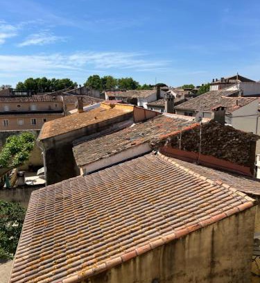 Eyguieres Apartment | Duplex clair & calme - Idéal famille - Alpilles