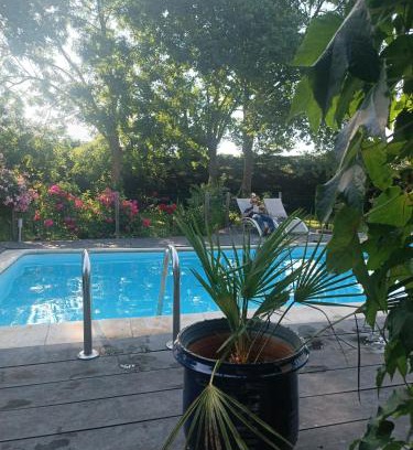 Les Mesnuls Apartment | Duplex dans belle propriété avec piscine