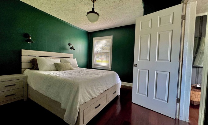 Nashville House | Duplex in a quiet Nashville neighborhood - close to everything. Pet-friendly!