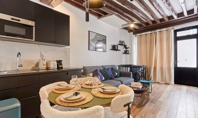 Quartier de Rochechouart Apartment | Duplex in the center of Paris
