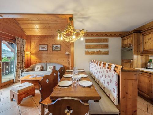 Meribel Village Apartment | Duplex lumineux à Méribel avec accès piscine et spa, proche pistes et commerces - FR-1-566-39