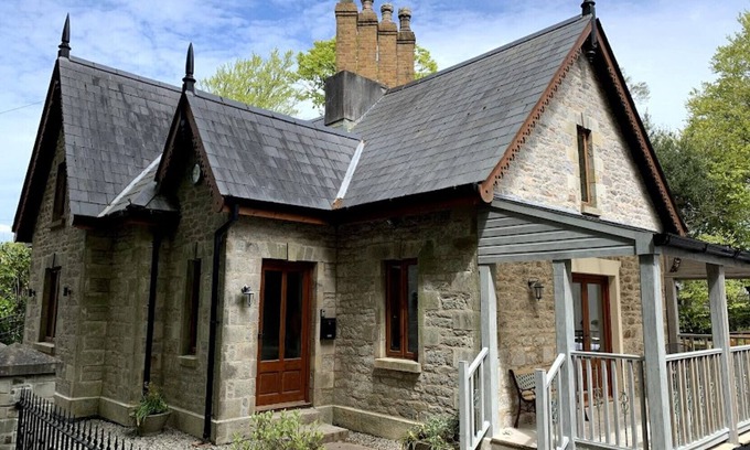 Saint Austell Bay Cottage | Duporth Lodge, Charlestown, Eco friendly upgrade