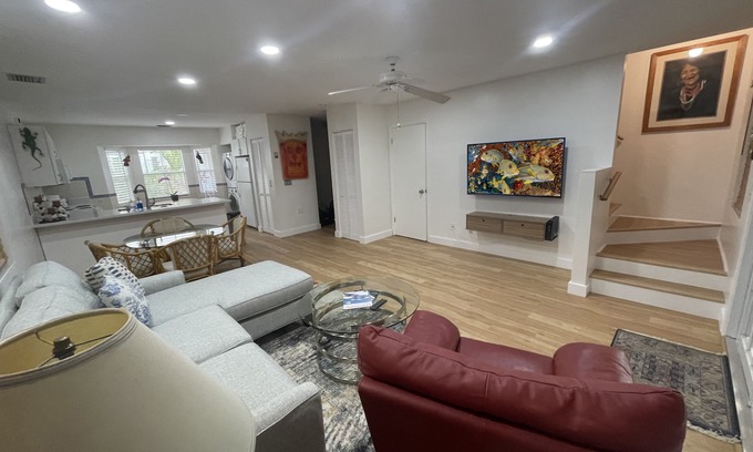 Downtown Condo | Duval Sq., Old Town, very walkable, full kitchen, pool, parking, 2 BR/2.5 BA.