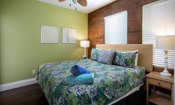 Downtown Apartment | Duval Street Suites full kitchen and heated pool