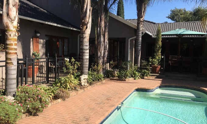 Emalahleni House | Dvine Guesthouse Witbank