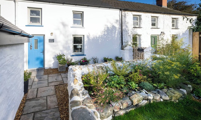 Aberporth Cottage | DYFFRYN COTTAGE, pet friendly, character holiday cottage in Aberporth